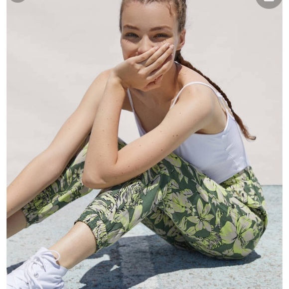 NWT! BERSHKA size L tropical tiger print jogger pants - Picture 5 of 11